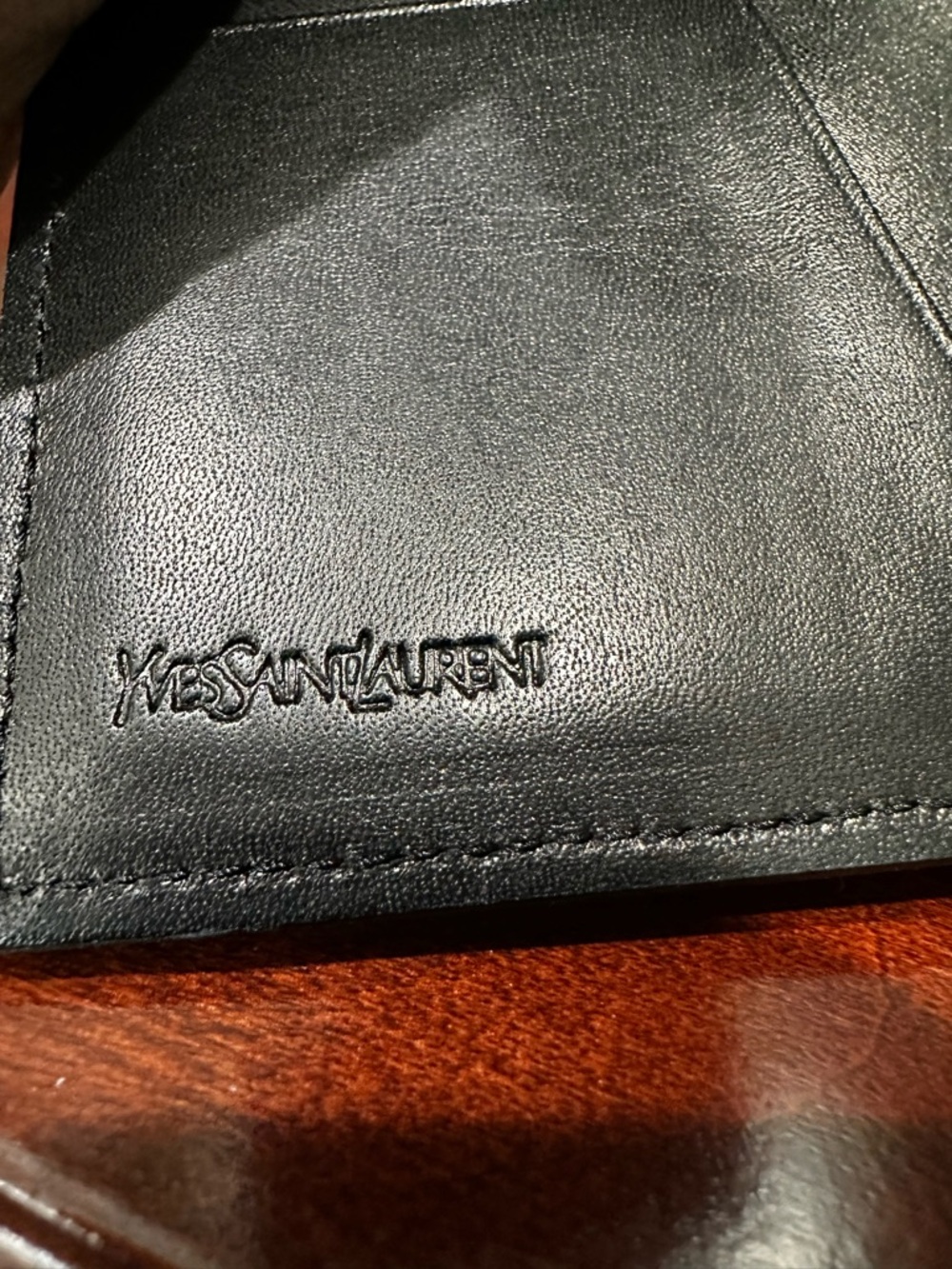 Vintage Yves Saint Laurent Red Leather Wallet Gold Logo Bar Compact YSL - Picture 10 of 10